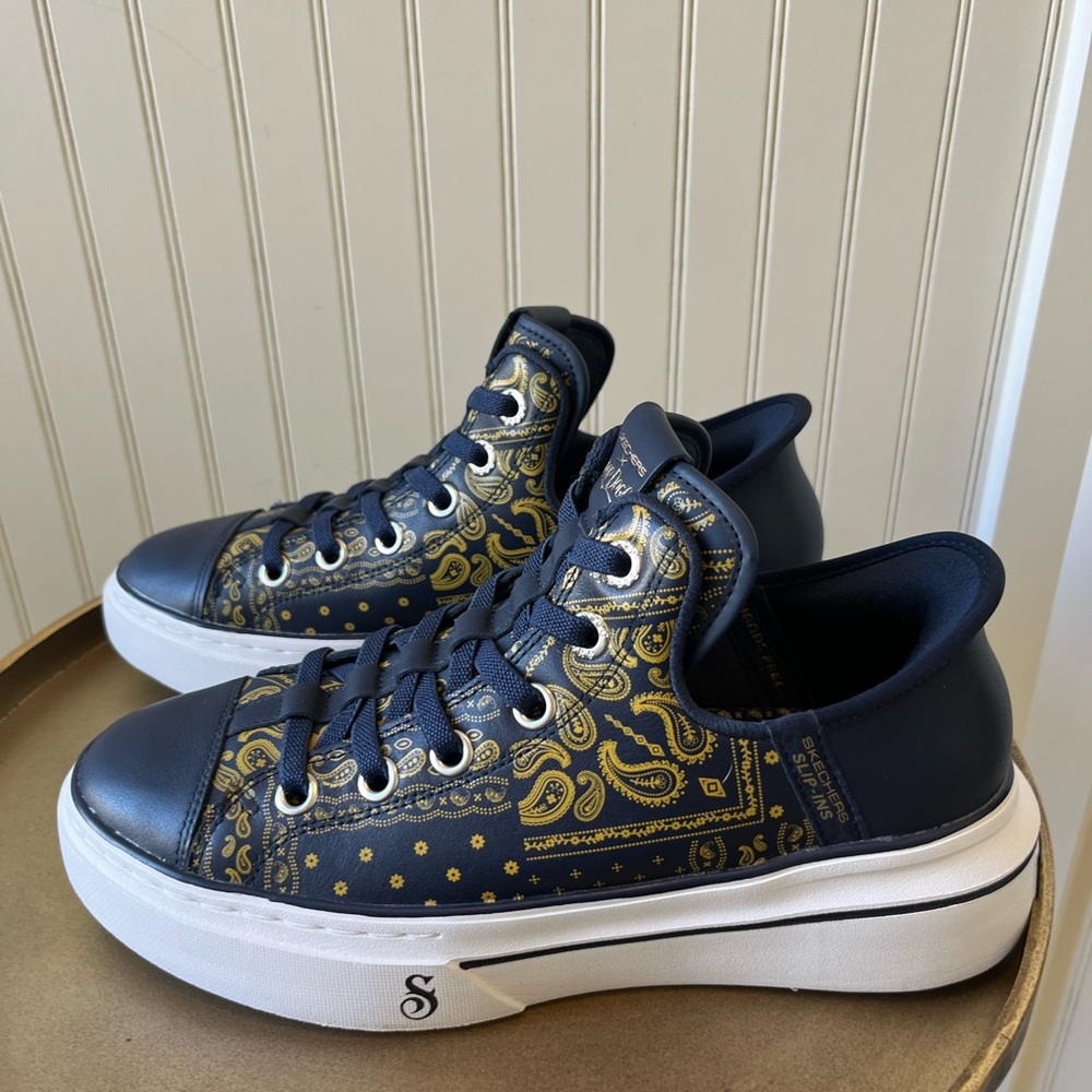 SKECHERS X SNOOP DOGG SNOOP ONE-DOUBLE G WOMEN’S SLIP IN SNEAKERS | SZ: 8 | EUC